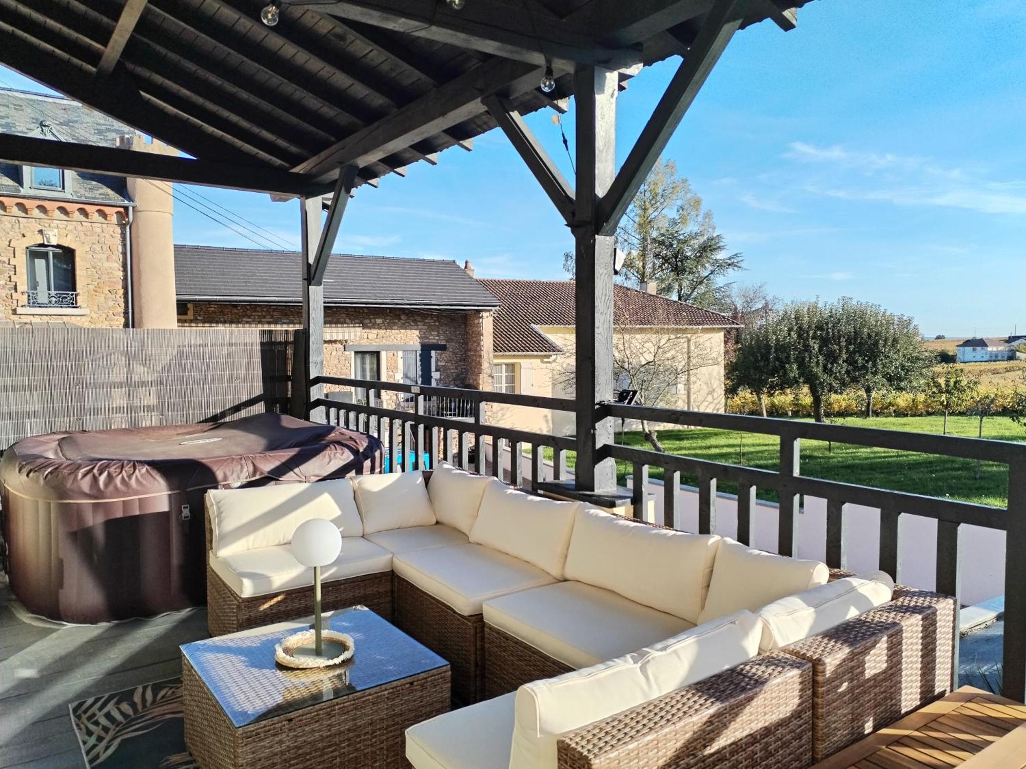 Le Petit Chateau De Sathonat - Horizon Paradis Saint-Amour-Bellevue Exterior photo